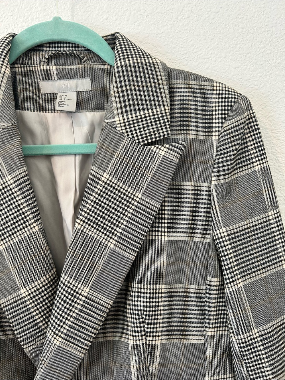 Classic Gray Plaid Double-Breasted Blazer - Picture 4 of 7
